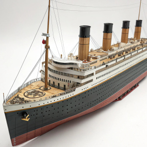 Detail-rich Titanic model kit. Realistic replica of the RMS Titanic. Multiple decks, intricate details. Perfect for art enthusiasts