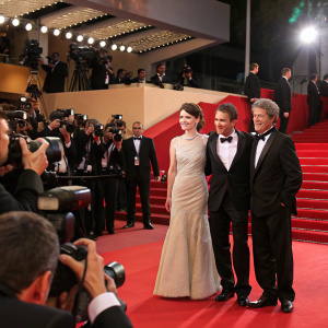 Matt Dillon, Emily Mortimer, Til Schweiger, and Eric Roberts at the Cannes Film Festival premiere. Red carpet, photographers, and flashing lights.