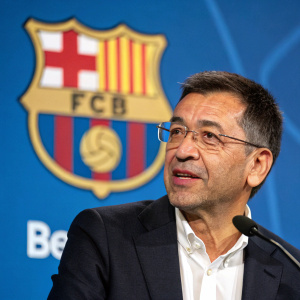 Josep Maria Bartomeu, FC Barcelona's former president, addressing the press conference. Wearing a dark suit and a white shirt. Blue background with the club's crest.