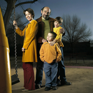 Family photo: Richard Schiff, Sheila Kelley, their kids Gus and Ruby at a casual outdoor event.