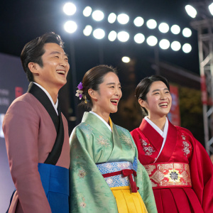 Actors Lee Sun-kyun, Cho Yeo-jeong, Lee Jung-eun, and Chang Hae-jin attending the Seoul International Film Festival. They wear traditional hanbok costumes, smiling broadly against a bright stage light background.