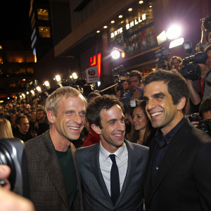 Richard Sammel, B.J. Novak, and Eli Roth at the premiere of 'Inglourious Basterds.' The venue is packed with fans and media.