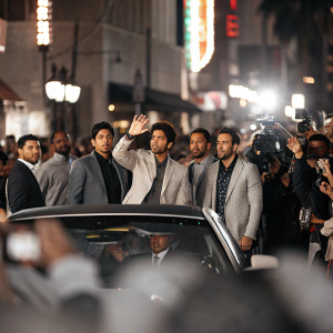 Jerry Ferrara, Adrian Grenier, Kevin Connolly, Jeremy Piven, and Kevin Dillon attending an exclusive premiere. Crowded street scene with flashing cameras and fans.