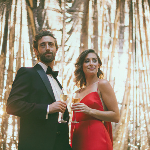 Claudio Marchisio and Roberta Sinopoli at a glamorous gala. They stand in front of a shimmering backdrop.