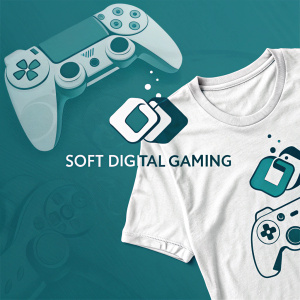 Logo and design for Soft Digital Gaming. Featuring t-shirt, PlayStation controller, gaming console. Teal background, modern tech-savvy look, text in Spanish