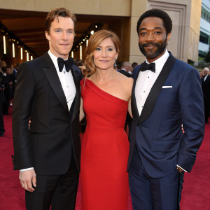 Benedict Cumberbatch, Sasha Alexander, and Chiwetel Ejiofor at a gala event. All dressed formally. Red carpet backdrop