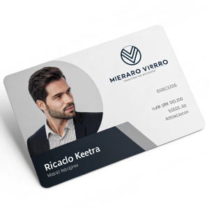 Ricardo Kretra's professional business card. The card features a sleek profile headshot, modern Mercurio Vidros logo, and a clean, minimalist design in shades of gray.