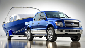 Blue  luxurious  pickup and luxurious boat trailer realistic detail photography 
