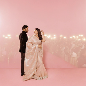Abhishek Bachchan and Aishwarya Rai at the Filmfare Awards. He is in a black suit, she in a stunning sari. Crowded venue with photographers.