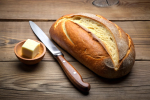  bread and knife whith butter 