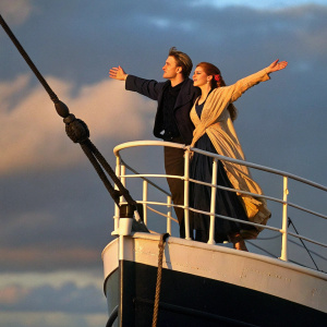 A critical analysis of the romantic scene from the film Titanic, focusing on narrative and historical accuracy.
