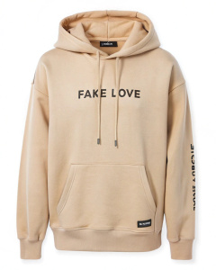 Sudadera de color carne con gorro con el  logo de Fake Love en negro en pequeño en el lado izquierdo 