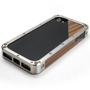 High-quality Toxebox iPhone 5 case. Features brushed aluminum finish, carved wood details, sleek black interior. Perfect blend of modern design and robust protection.