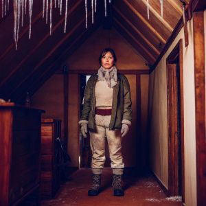 Concept art for Rise of Tomb Raider featuring Park Minju. She stands inside an icy, wooden cabin. Icicles hang from the ceiling, creating a chilling atmosphere.