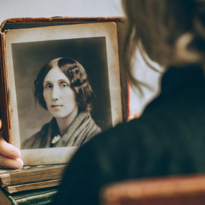 Vintage book cover design for Middlemarch by George Eliot. Features a black and white photograph of a 19th-century woman with soft focus and faded tones.