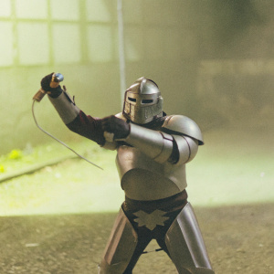 Alphonse Elric standing in a dynamic pose, fullmetal alchemist armor gleaming in the dimly lit alley.