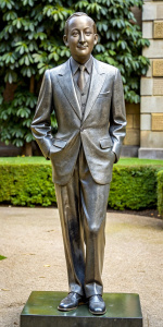 statue of young Noël Coward