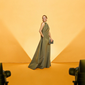 Teresa Palmer, dressed in a striking emerald green gown, poses elegantly on the Oscars red carpet.
