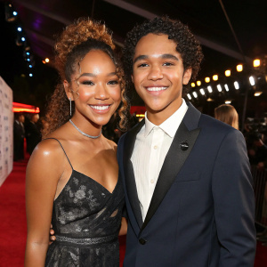 Parker McKenna Posey and Noah Gray Cabey at the Teen Choice Awards. They are dressed formally, both smiling.