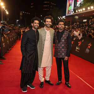 Hrithik Roshan and friends at a Bollywood awards show. Red carpet lined with photographers and fans. They wear traditional and modern outfits.