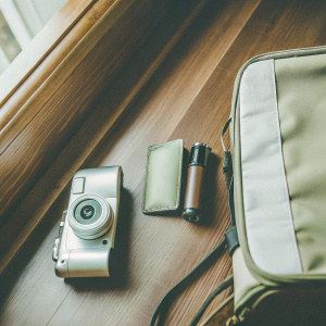 Sony Digital Mavica MVC-FD5 camera kit, featuring sleek design and essential accessories, ready for photography.