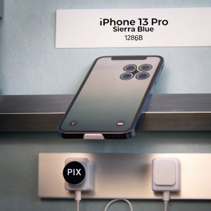 Teal background. Modern photo. iPhone 13 Pro in Sierra Blue, 128GB. Price tag. Payment method: PIX.