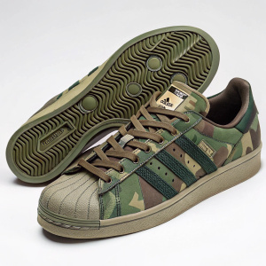 The new camouflage patterned Adidas Superstar II sneakers with wavy insoles. Perfect for daily wear.