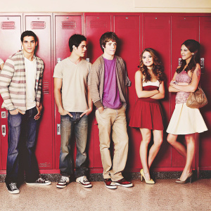 Tyler Hoechlin, Tyler Posey, Dylan O'Brien, Holland Roden, Crystal Reed, and Colton Haynes at a high school hallway. Prom night, yearbook photo, casual attire