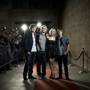 R5 band members including Riker, Rydel, Ross Lynch, Ellington Lee Ratliff, and Rocky Lynch at the MTV Video Music Awards. They are posing for a photo on the red carpet.