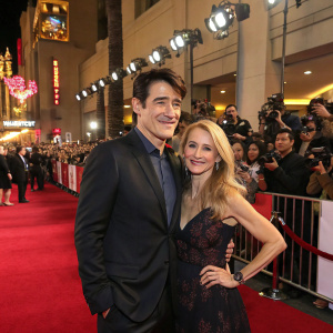 Goran Visnjic and Ivana Vrdoljak at a bustling movie premiere. Crowds of fans and flashing cameras