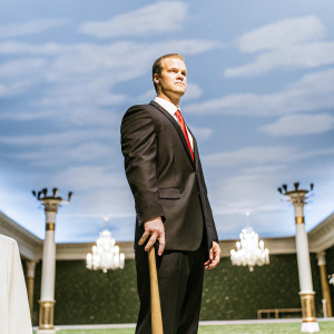 Justin Morneau, former MLB player, in a formal suit, at a baseball hall of fame induction ceremony.