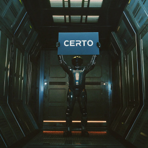 A futuristic robot character, holding a sign that reads 'Certo' in Spanish, in a sleek, high-tech setting.