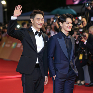 Chen and Lay of EXO at a glamorous awards ceremony. Red carpet and flashing cameras in the background.
