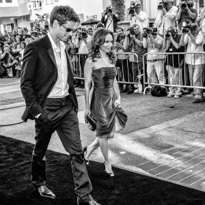 Matt Smith and Eliza Dushku attending a film festival premiere. Black and white carpet, paparazzi in background.