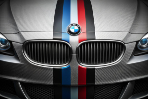 нарисуй текстуру обои для рабочего стола в стиле BMW не используя изображения автомобиля, лишь его официальные цвета и текстуру