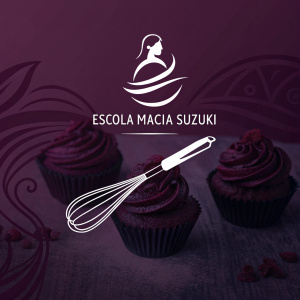 Digital ad for Escola Marcia Suzuki. Logo centered, sleek design with stylized whisk. Dark background, gradient of deep purple shades.