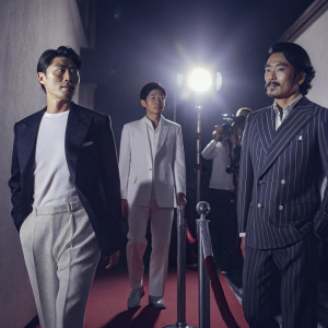 Hyun Bin, Kang Ki-Young, and Hwang Jung-Min at a film festival premiere. Red carpet event, they wear formal attire. Hyun Bin in white shirt and dark blazer, Kang Ki-Young in dark blazer with white details, Hwang Jung-Min in pinstriped suit.