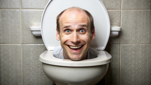
A man with a big head and a long neck comes out of a toilet bowl.
He has no body, only a neck and head.
He smiled so wide that his teeth could be seen.
long neck long neck