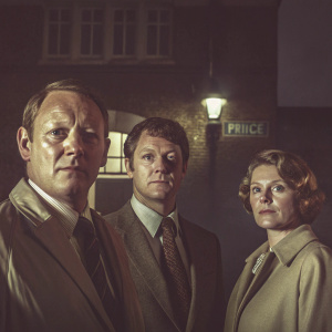 DVD cover showcasing Inspector Lewis cast. Kevin Whately, Laurence Lox, Clare Holman standing together in front of a police station backdrop.