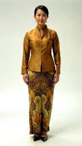 fashion style, kebaya batik, full body