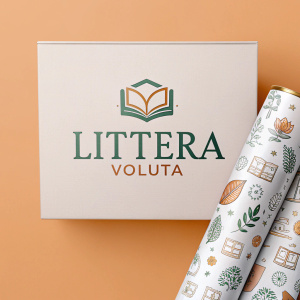 Modern branding design for Littera Voluta. A clean, minimalist logo with the name in bold, elegant font. Background is soft pastel orange. Product images show rolls of paper with book illustrations. Text is in Spanish.