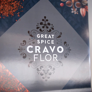 A detailed close-up of the Great Spice Cravo Flor packaging. Vibrant colors and dynamic font sizes.