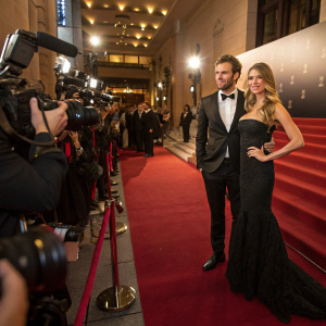Jordan Leftwich and Alexa Reddy at Elle magazine award ceremony. Red carpet with flashing cameras.