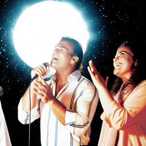 Amr Diab and PepsiCo Egypt celebrate Egypt's World Cup run. Black backdrop, spotlight on performers.